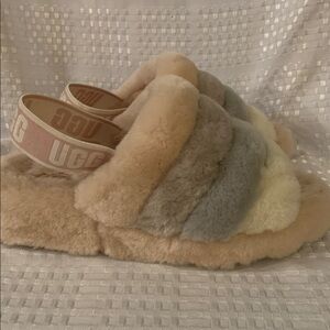 UGG Women’s FLUFF YEAH slide slippers, size 8.